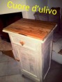 Comodino con cuori in Ulivo